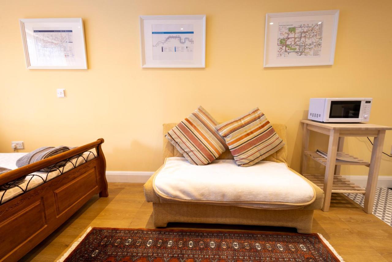 London Vegetarian Smoke & Pet Free En-Suite With Ev Parking Edgware Extérieur photo