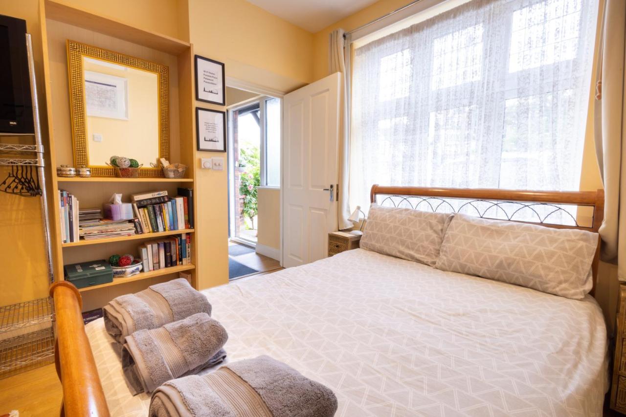 London Vegetarian Smoke & Pet Free En-Suite With Ev Parking Edgware Extérieur photo