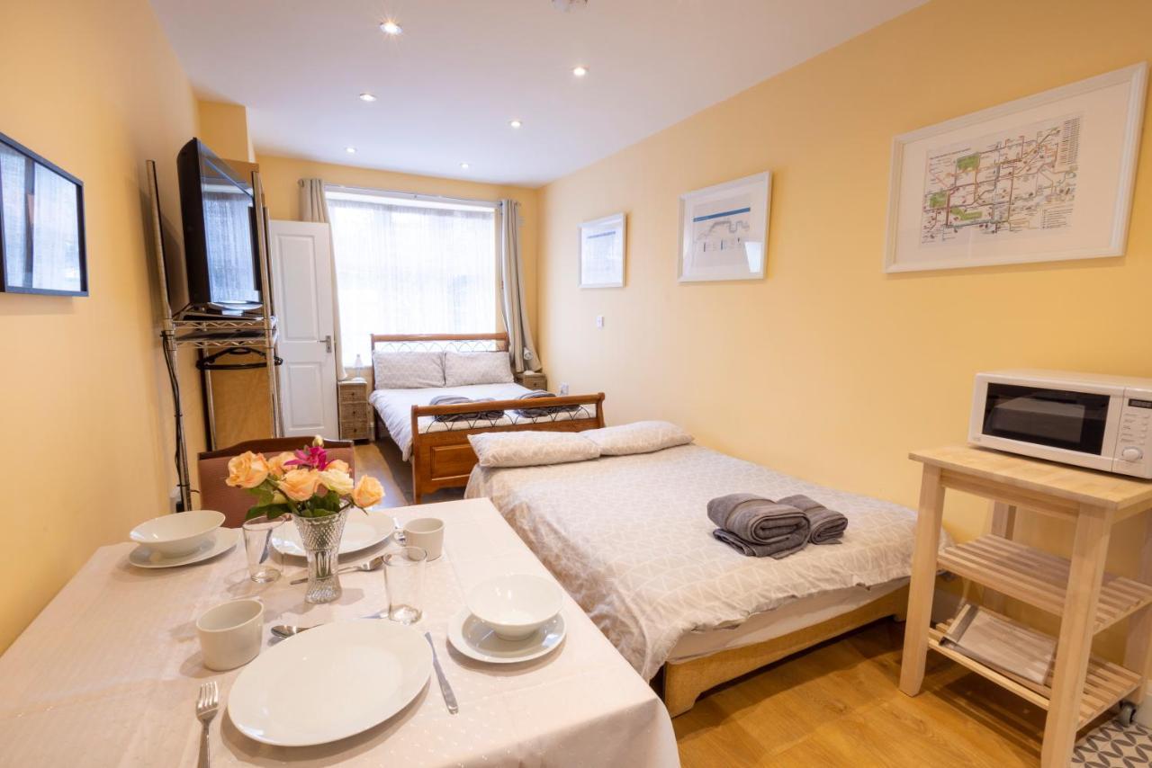 London Vegetarian Smoke & Pet Free En-Suite With Ev Parking Edgware Extérieur photo